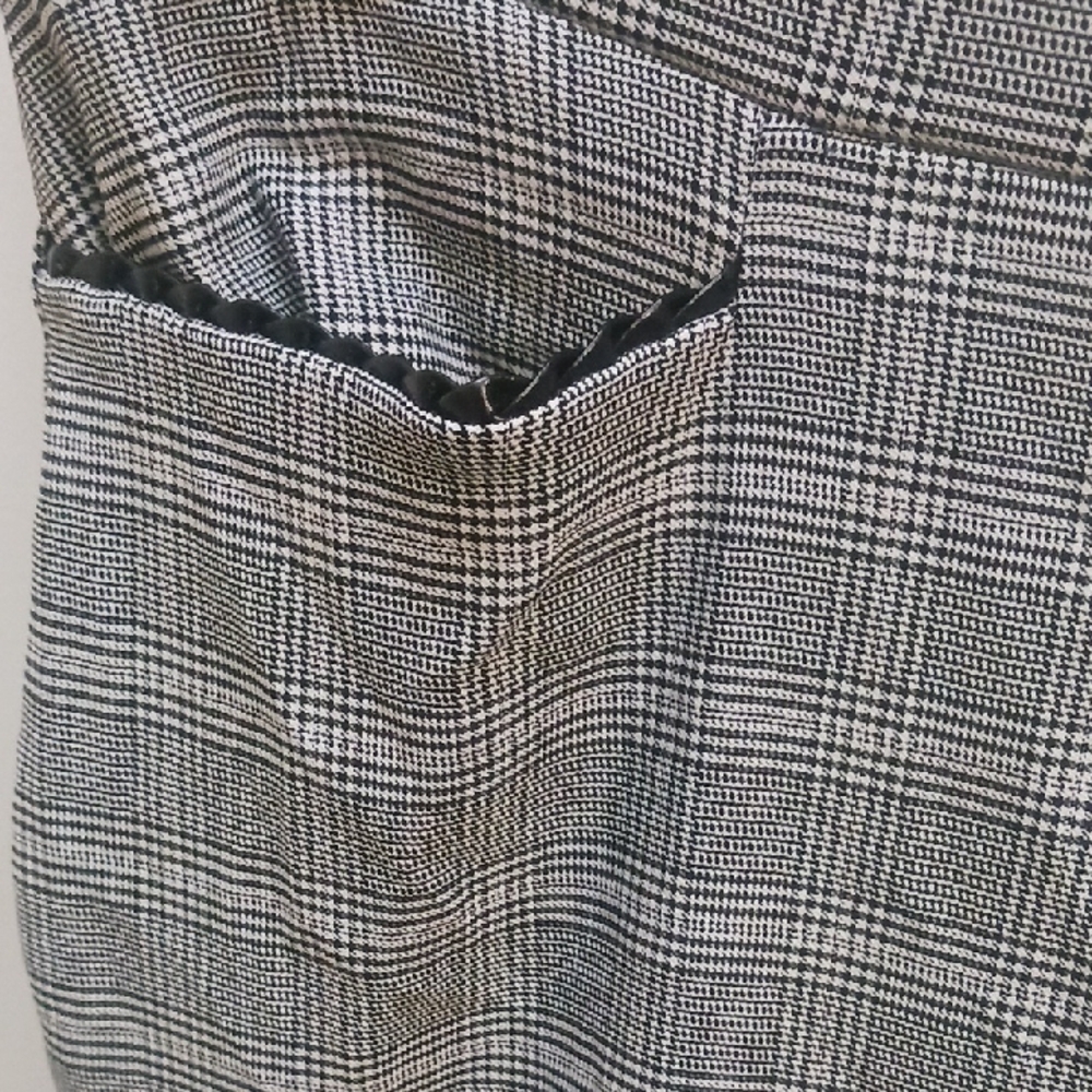 Elegant Women's Gray Plaid Cropped Pants NWT - Picture 2 of 8